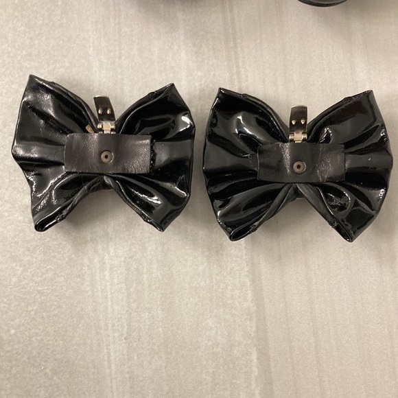 5/$100 🎀 Shoe bows - Picture 2 of 3